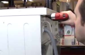 Сваляне на капака на пералнята