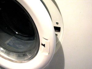 The washing machine door (hatch, door) does not close