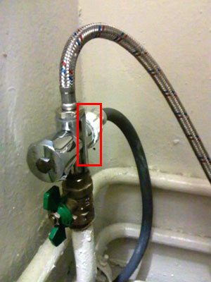 Connecting the washing machine inlet hose
