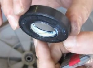 Lubricate the washing machine seal