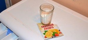 Cleaning a washing machine with citric acid