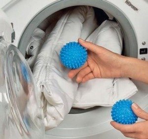 washing a synthetic coat in a washing machine