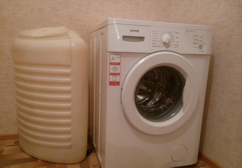 washing machine with a tank