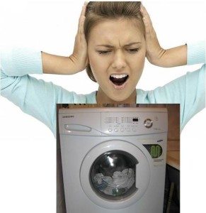 Why does the washing machine hum when draining water?