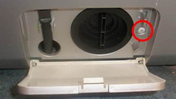 cleaning the washing machine drain pump