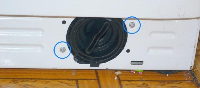 drain filter in an Indesit car