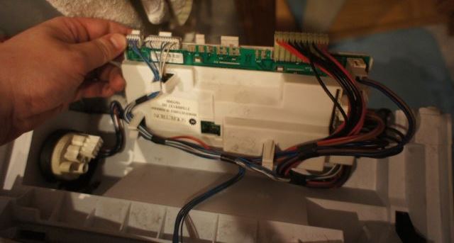 Removing the circuit board in the washing machine