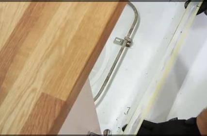 replacing the sealing rubber