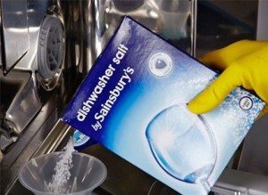 Защо ви е необходима сол в съдомиялната машина?