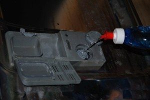 Къде да налеете препарат за изплакване в съдомиялна машина Electrolux