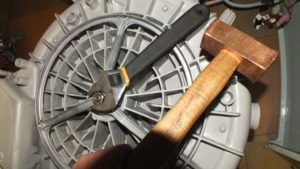 Replacing a washing machine pulley Replacing a washing machine pulley