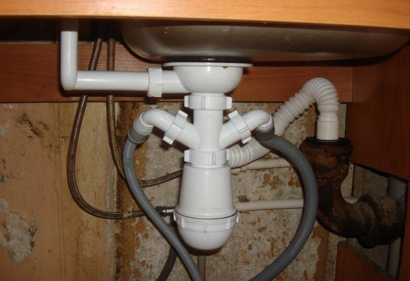 connecting the dishwasher and washing machine drain