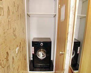 Възможно ли е да се инсталира пералня в коридора?