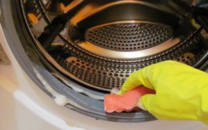 How to clean a washing machine from odor and dirt