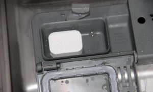 Ushasty Nyan tablet in a dispenser