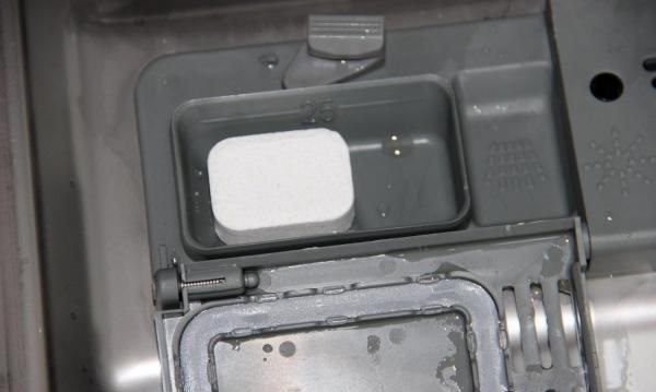 Ushasty Nyan tablet in a dispenser