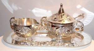 Може ли никелово сребро да се мие в съдомиялна машина?