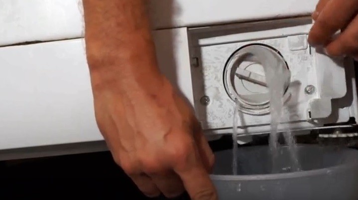drain water from a Candy washing machine