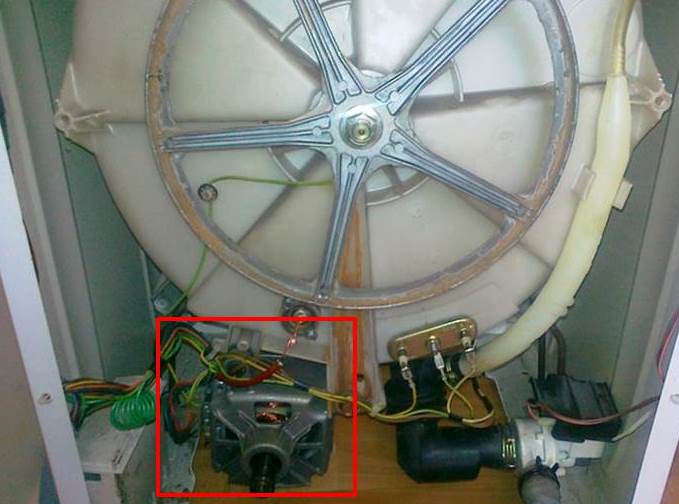 Removing the engine on a SM Candy