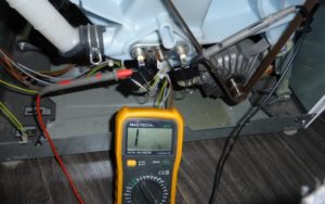 We check the heating element with a multimeter