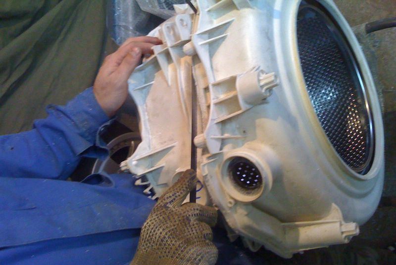 Samsung tank cutting