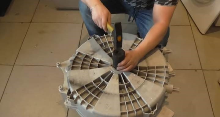 We knock out the stuck bushing without forgetting to screw in the bolt