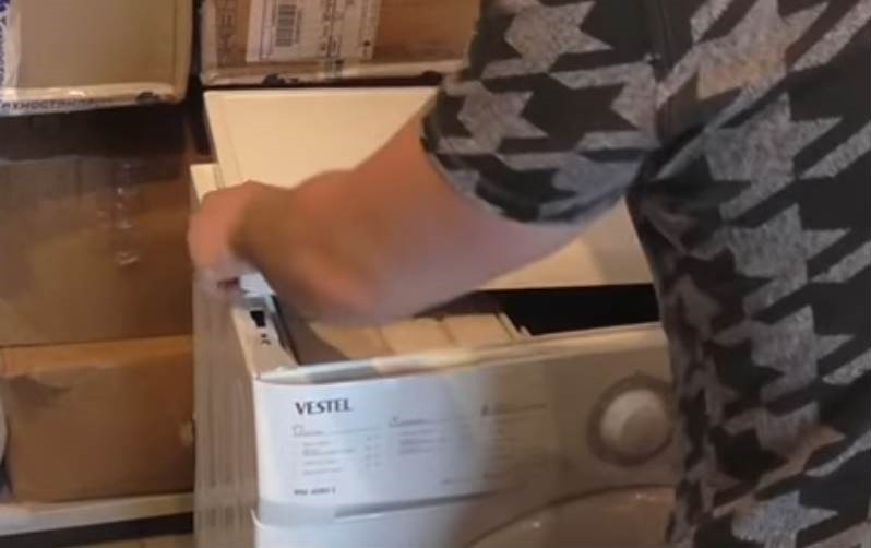 Removing the top cover of a Vestel washing machine