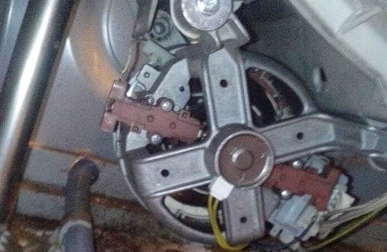 We remove the engine from Hans's car.