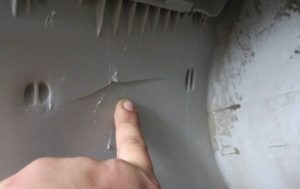 a crack in the tank caused the leak