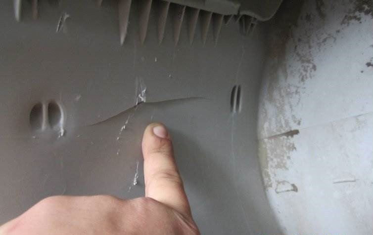 a crack in the tank caused the leak