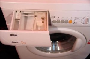 put the powder in the tray