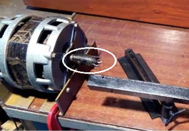 fem una boquilla per a l'eix