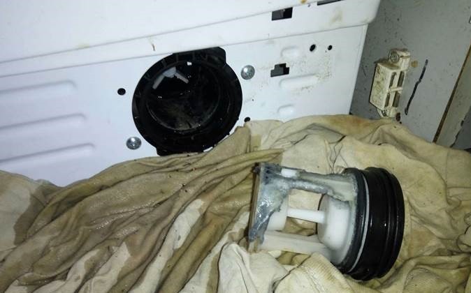 Let's start by cleaning the dust filter.