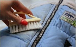 For cleaning, use only brushes with soft bristles.
