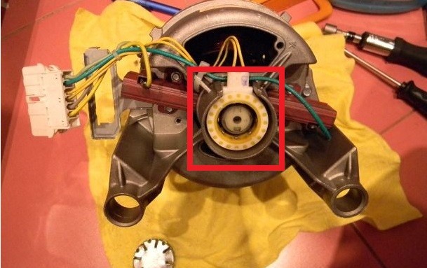 Checking the washing machine's tachometer