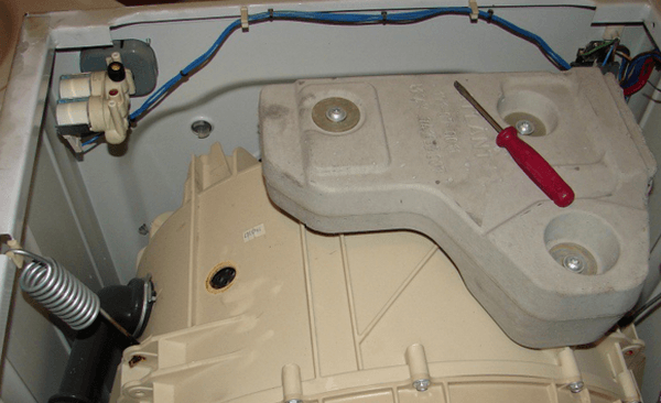 Removing the counterweight in a washing machine