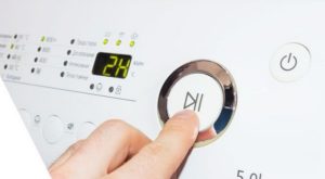 The washing machine turns off immediately after being turned on.