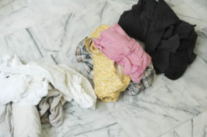 Before washing, arrange the laundry in piles