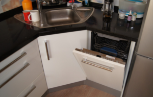 Как да поставите съдомиялна машина в апартамент от епохата на Хрушчов?