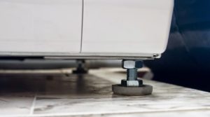 Check that the legs are not deformed.