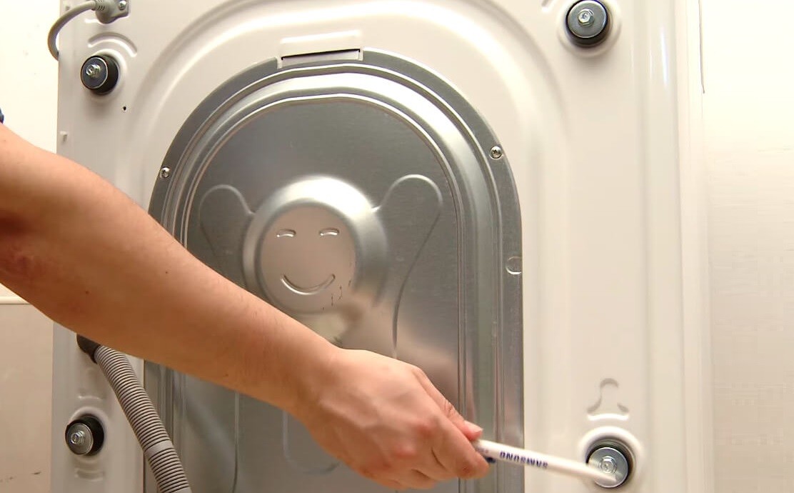 Make sure the transport bolts are tightened exactly 1 point