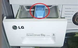 Check the powder receptacle by removing it.