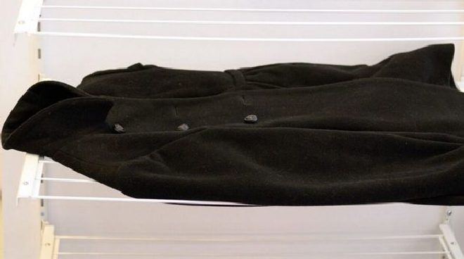 we dry the coat on a horizontal surface