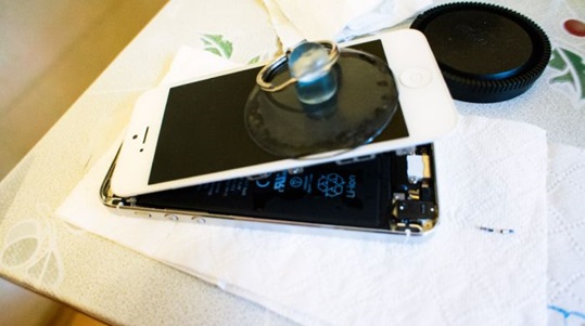 we separate the screen with a suction cup