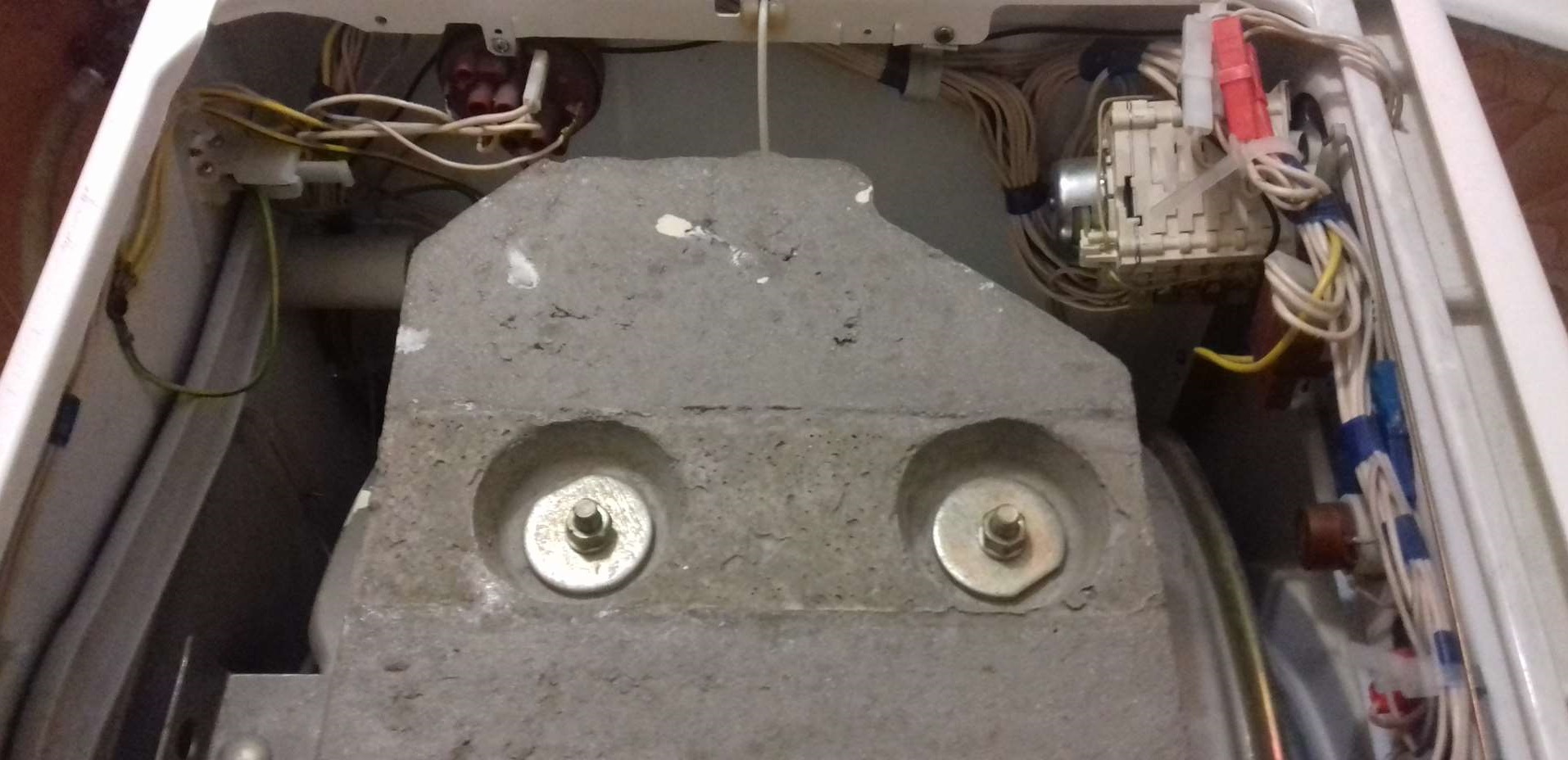 remove the counterweight to lighten the washing machine