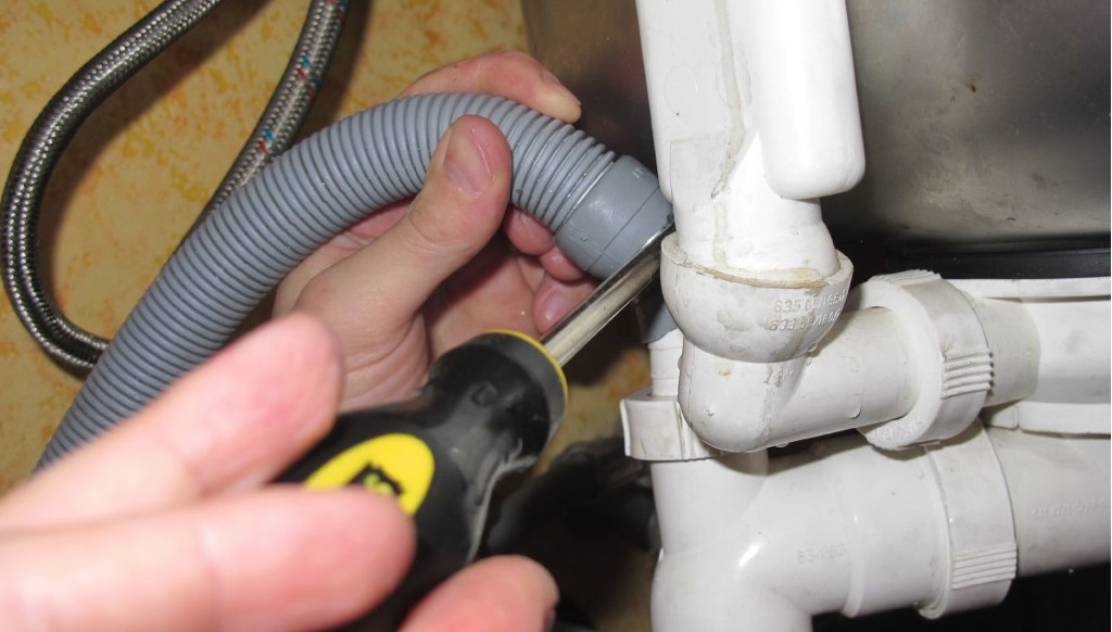 let's clean the drain hose