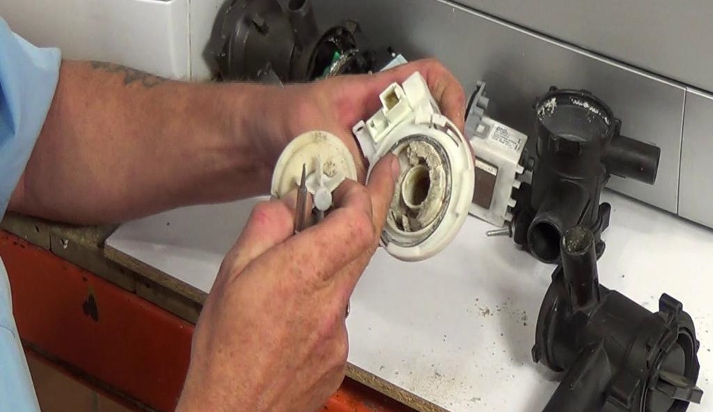 Cleaning the snail and pump of the LG SM