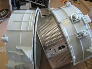 How to disassemble the drum in an LG washing machine?