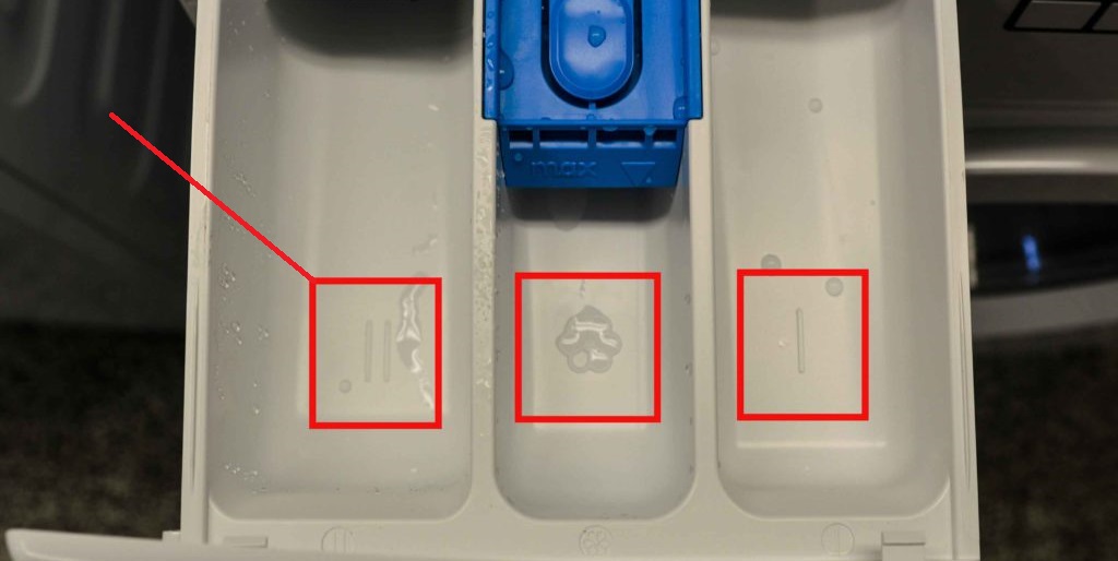 pour the powder into the left compartment of the tray
