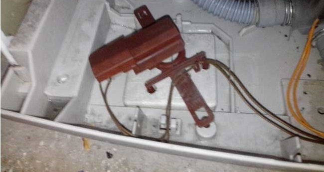 float sensor in the machine's tray